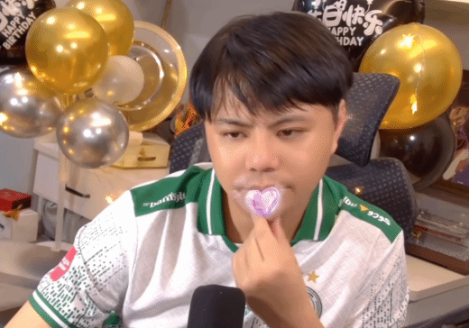 又拿冠军了!你觉得这次“小孩”曾卓君使了几成功力