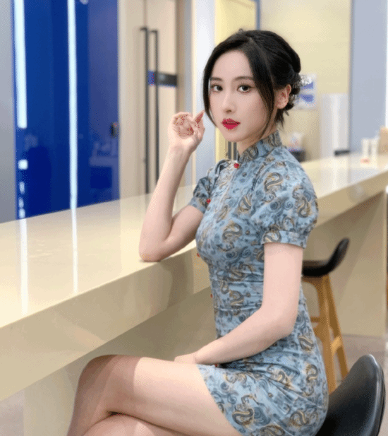 LPL美女解说鼓鼓被私信喊妈妈!极端粉丝压抑得太逆天