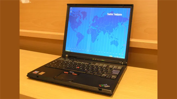 26年Windows全通关!单核ThinkPad T43封神:裸机跑遍NT到Win10