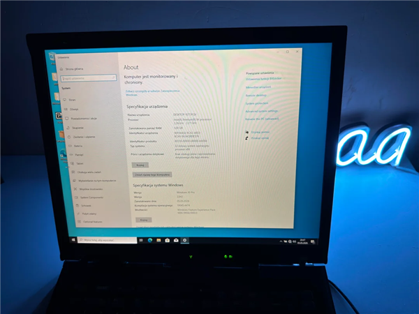26年Windows全通关!单核ThinkPad T43封神:裸机跑遍NT到Win10