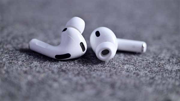 果粉狂喜:iPhone配AirPods iOS 27更顺手