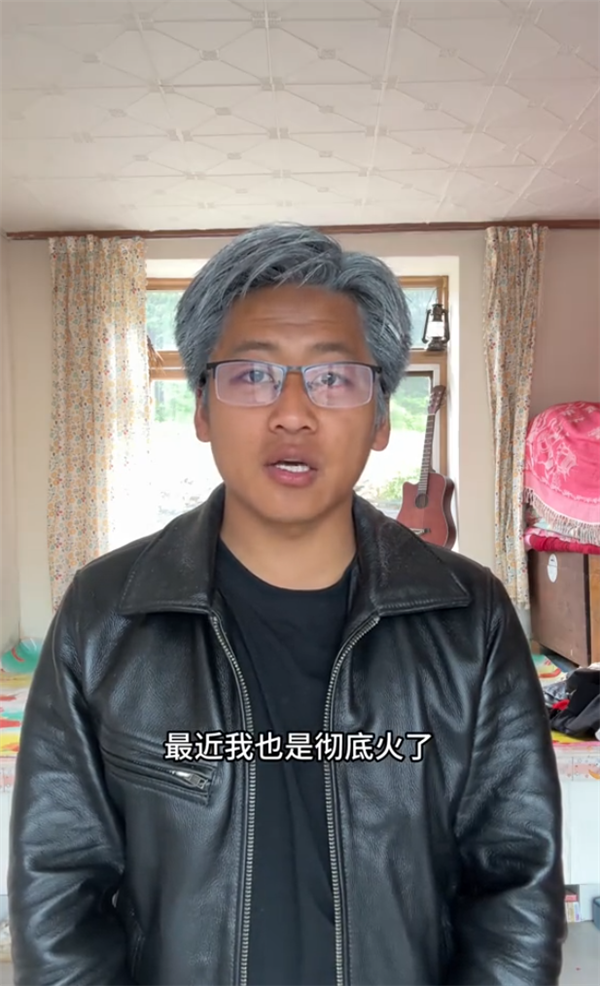 辽宁小伙听劝模仿黄仁勋爆火:视频播放量破百万