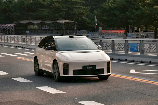 汽车博主闫闯:花20多万买电车还买400V的绝对愚蠢!