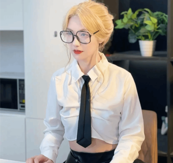 前lol美女解说小苍自曝投资大失败!远古女神已亏数千万