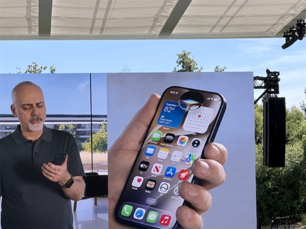Siri AI补课两年终交卷 市场等待折叠iPhone“上桌”