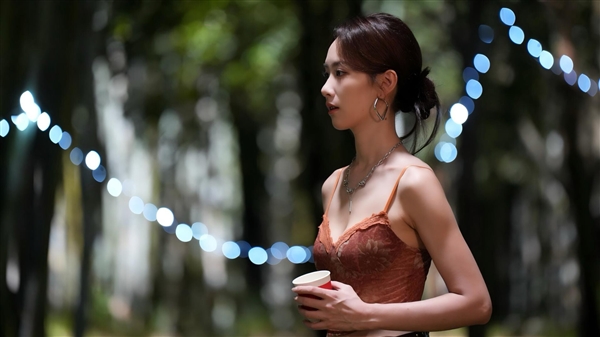 《完蛋 被美女包围》IP新游:《盛夏离与合》今日全平台上线 双女主