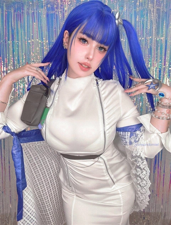 《剑星:血雨》新女主Cos美图 漂亮妹子身材好