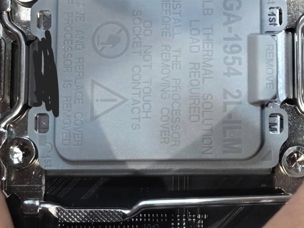 根治CPU弯曲!Intel为Nova Lake引入双压杆扣具、大改LGA1954插槽