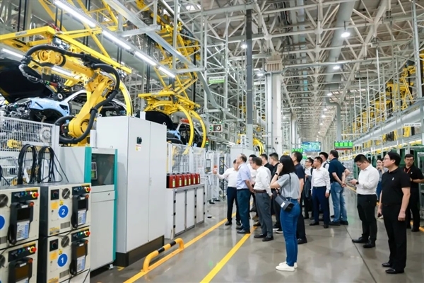 赛力斯董事长张兴海:问界高端底色离不开宁德时 代电池