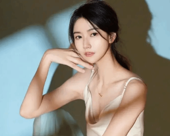 前lol美女解说小苍自曝投资大失败!远古女神已亏数千万
