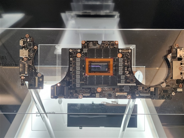 英伟达首款Windows专用处理器RTX Spark实物曝光:买显卡送CPU、附赠8颗内存