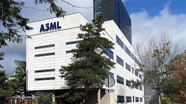 4.5万亿元!ASML市值冲上欧洲之巅 一台EUV光刻机近26亿元