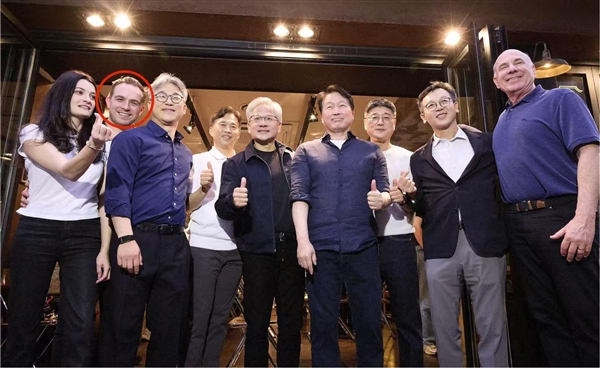 罕见同框!黄仁勋准女婿、女儿甜蜜出镜:二人都是英伟达高管