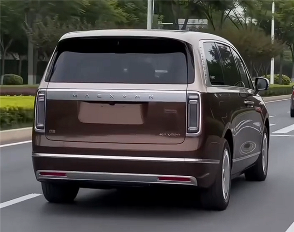百万价位MPV!尊界V800实车曝光:车头巨大车标极其醒目