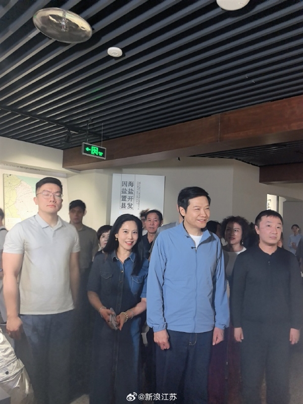 雷军现身江苏盐城:一路逛吃打卡 品尝特色鱼汤面、鸡蛋饼