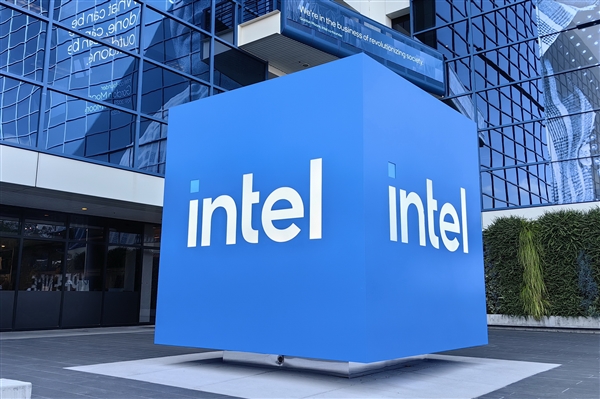 Intel代工厂拿下大单:巨头下订300万颗芯片制造 股价逆势大涨!