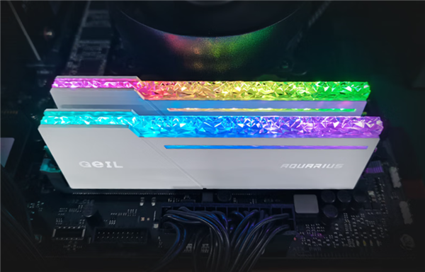 金邦发布AMD专用“镶钻”内存:32GB DDR5-6000要价2399元