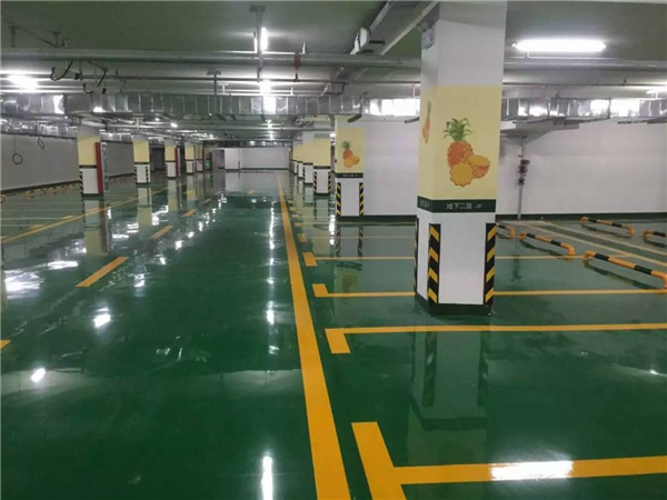 小米汽车提醒地下“溜冰场”:雨天进环氧地坪车库一定要减速10km/h以内