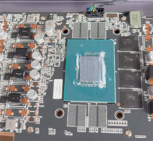 盈通RTX 5060也换芯了!GB206变GB205:大芯面积暴涨45%散热更稳