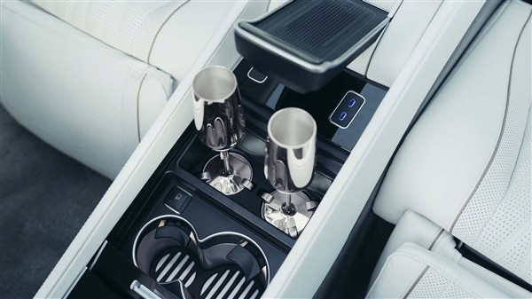 用上4.0升双涡轮增压V8发动机 新款迈巴赫GLS SUV官图发布