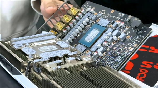 NVIDIA删了个寂寞!RTX 50热点传感器仍在:大神一招解锁揪出降频真凶
