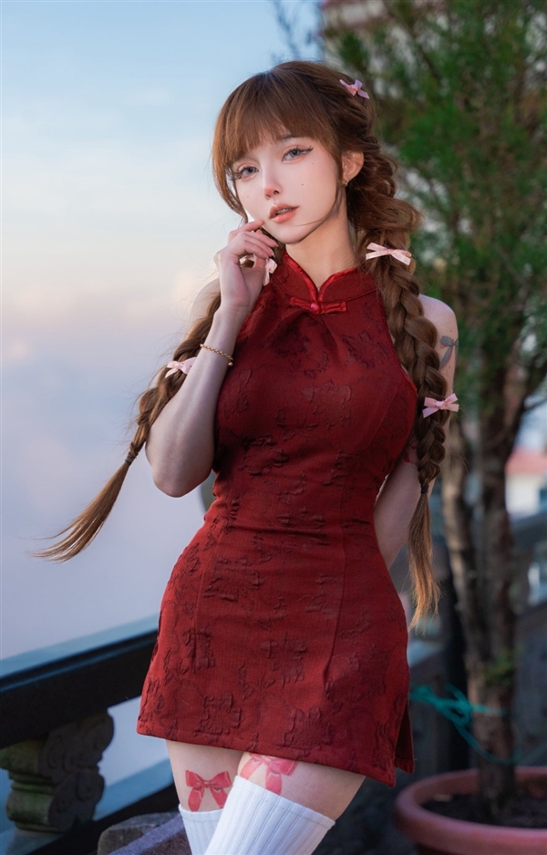 国外娃娃脸美女Cos图赏:脸蛋可爱 身材很火辣