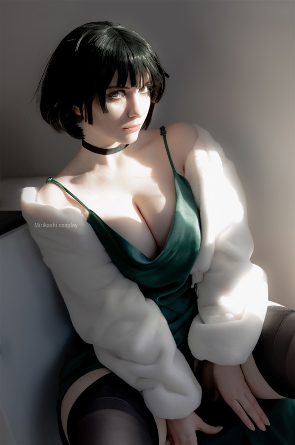 新西兰美女Mirikashi的新Cos 完美展现好身材