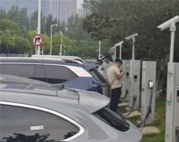 单日可赚300多!合肥新能源反向放电补贴4元/度:车主守着充电站赚差价