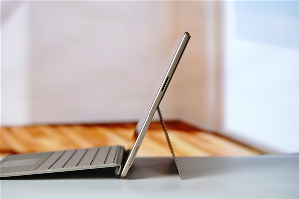 全能2合1 AI平板生产力拉满!全新13英寸Surface Pro图赏