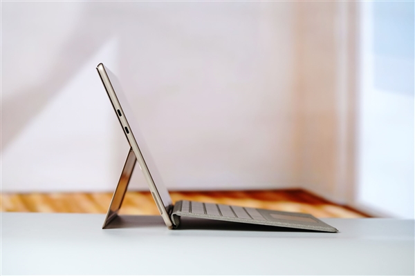 全能2合1 AI平板生产力拉满!全新13英寸Surface Pro图赏