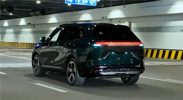 高颜值大五座SUV!小鹏G9L实车曝光:增程纯电齐发