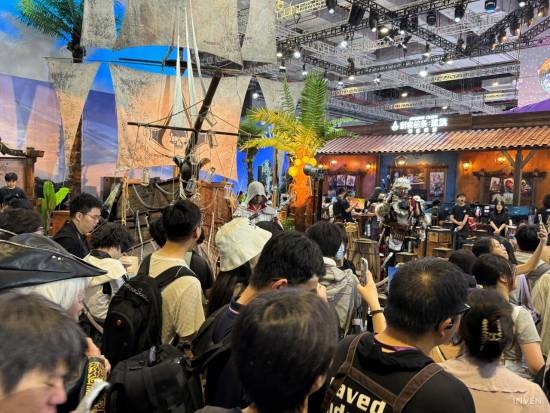 韩媒看傻了!上海BW人山人海 展区大到拍不完