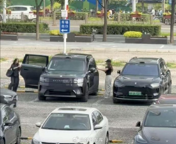 小米澎程N90、问界M9同框:明显大一圈 气场一点儿不怵