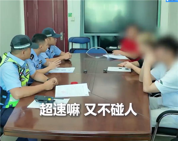 海南一男子全网开直播飙车超速100%被吊销驾照:辩解超速又不碰人引网友吐槽