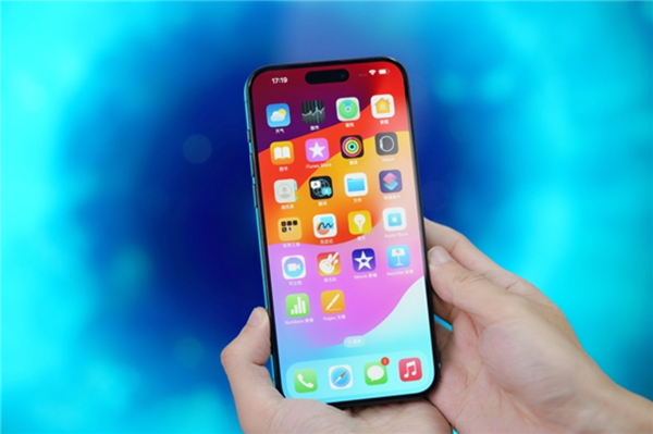 苹果研发AI模型压缩技术:把270亿参数大模型装进iPhone