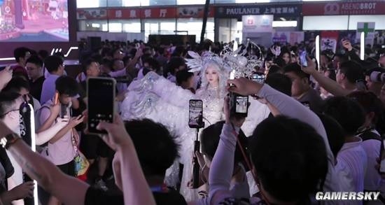 去年把人鱼搬进展台后 今年CJ《逆水寒》盯上了菌子火锅
