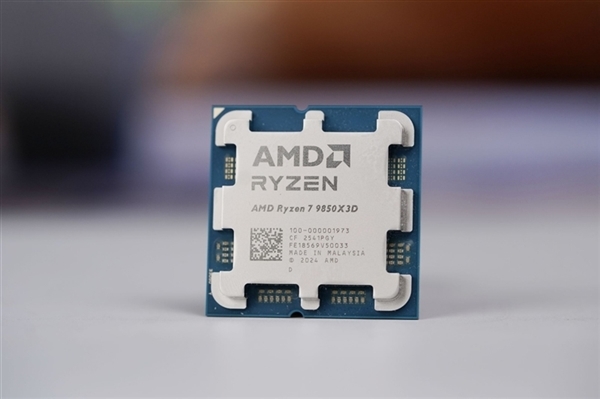 全球最快游戏CPU!AMD锐龙7 9850X3D降至历史最低价:比9800X3D还便宜