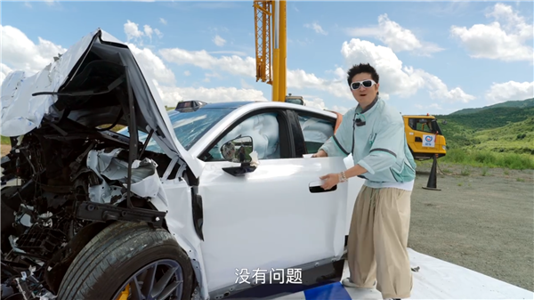 追光S车头硬抗28米高空坠落!岚图卢放:最好的车在中国不是空话