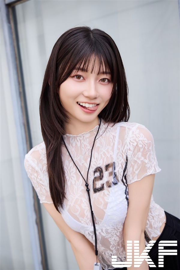 日本演员濑户环奈Cos《最终幻想7》蒂法 身材很顶了
