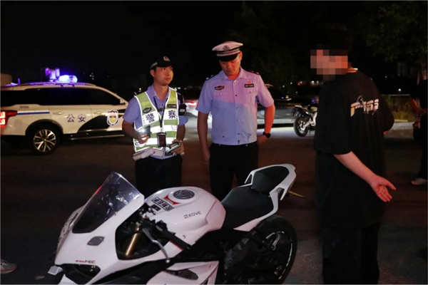 全国首单!柳州开出炸街噪声扰民罚单:一摩托车主被罚1600元