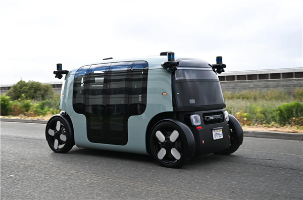 亚马逊Zoox截胡马斯克!全球首家无方向盘的Robotaxi开始收费拉客