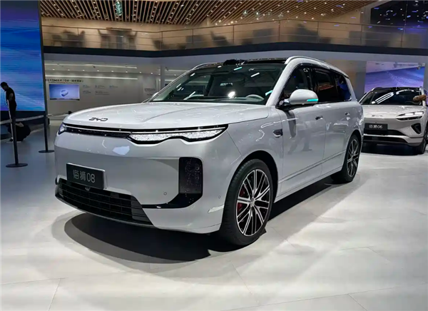 续航900km还配冰箱彩电沙发!比亚迪海狮08成都车展亮相