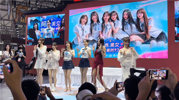 CJ《阿西美女》小姐姐团线下热舞:比游戏带劲多了
