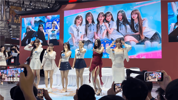 CJ《阿西美女》小姐姐团线下热舞:比游戏带劲多了