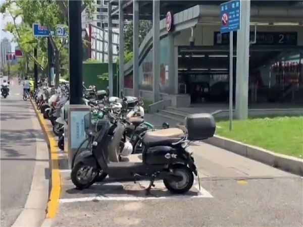 上海多个地铁口禁停共享单车:平台扩大禁停区范围引争议