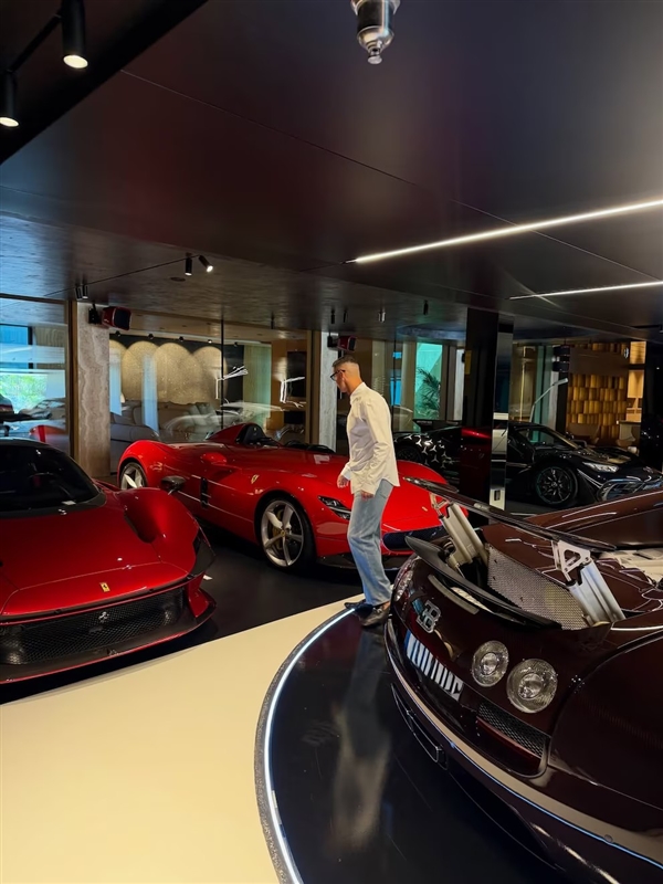 自称都是“大玩具”!C罗晒豪车收藏:汽车爱好者眼都直了