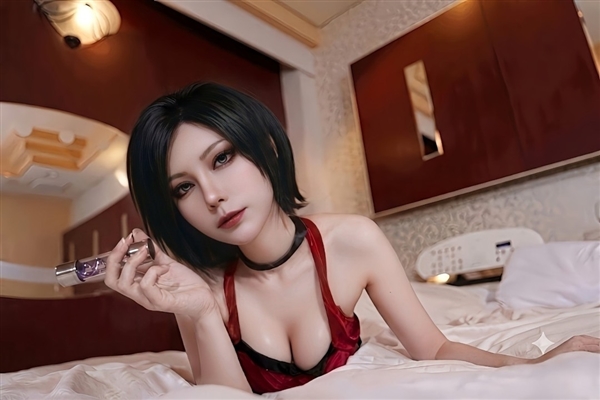 美女Cos《生化危机》艾达王美照 性感好身材藏不住