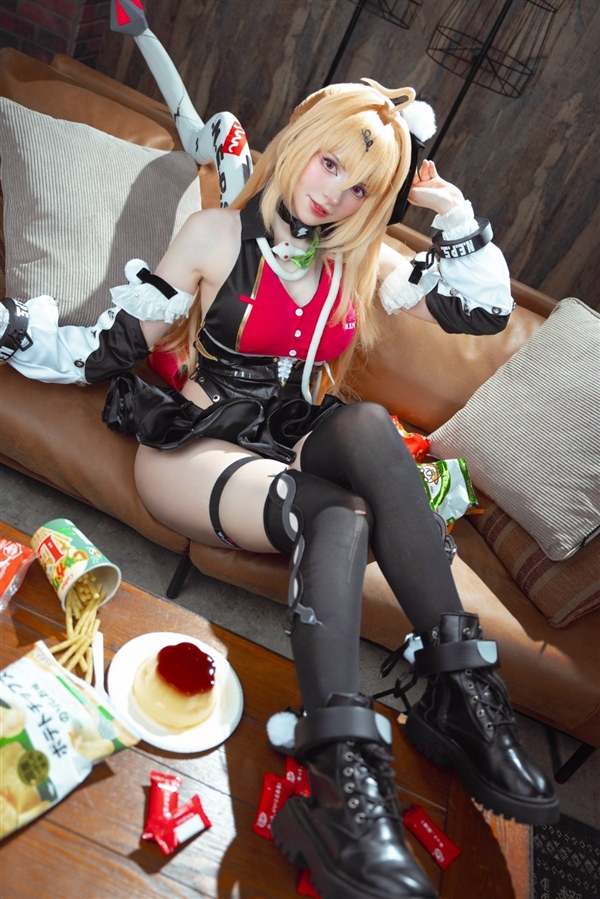 《生化4RE》阿什莉体模COS兔女郎美照!太诱人