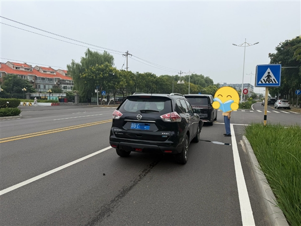 博主开智界V9被日产奇骏追尾:连续撞了四次才停下