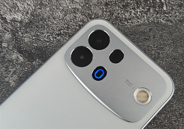OPPO A7 Pro Max上手体验:万级大电池7年耐用